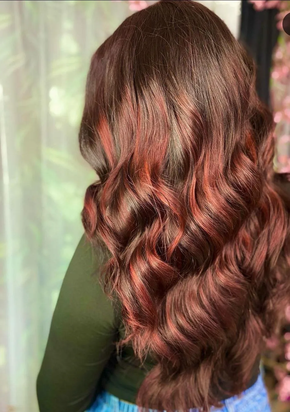 red highlights on brown hair