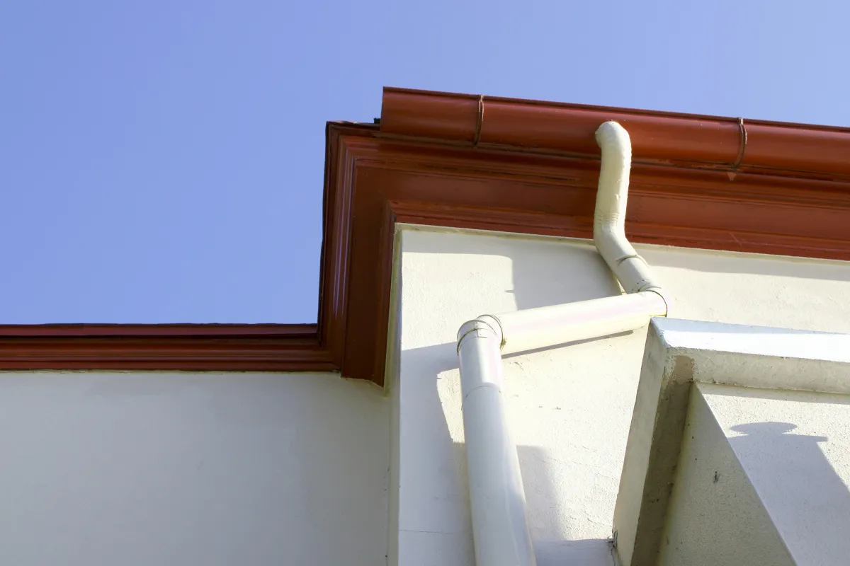 Gutter Service in Alton clearing a blocked gutter