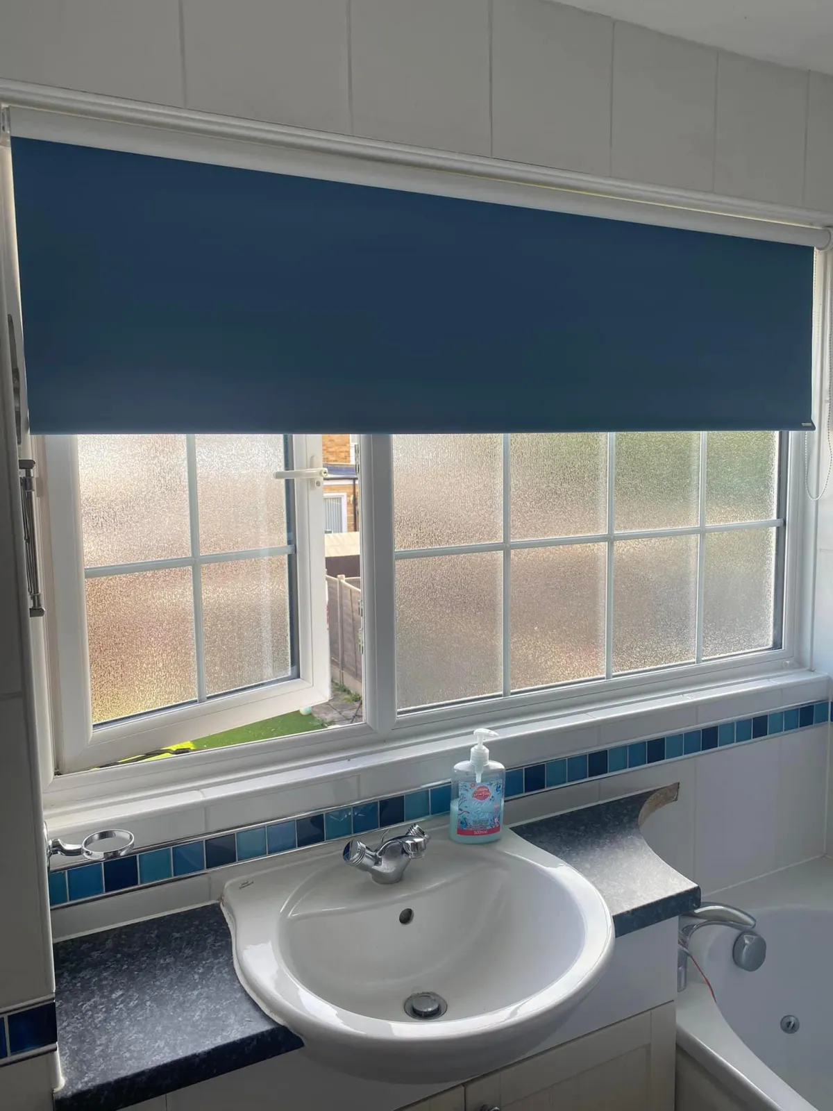 roller blinds bathroom kent