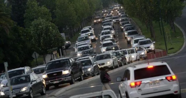 Aseguradoras cerraron 2025 con récord de ventas de pólizas para vehículos: se emitieron más de 4 millones de seguros
