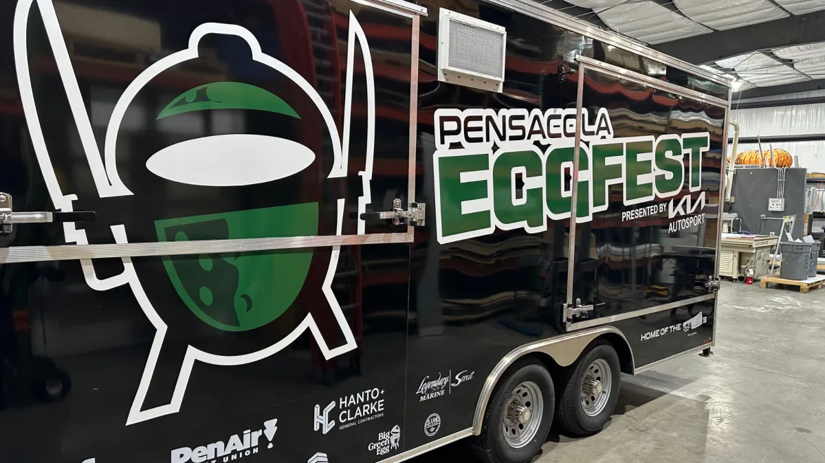 Commercial trailer vinyl installation in Pensacola, Florida