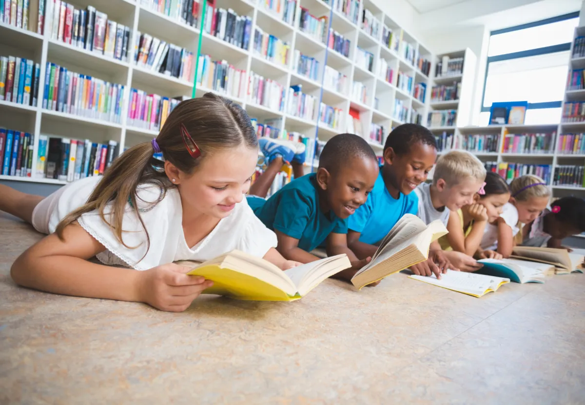 Reading Print Books to Toddlers is Better Than E-Books