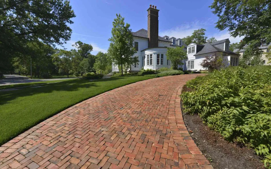 Philadelphia Concrete Pros builds and installs driveways