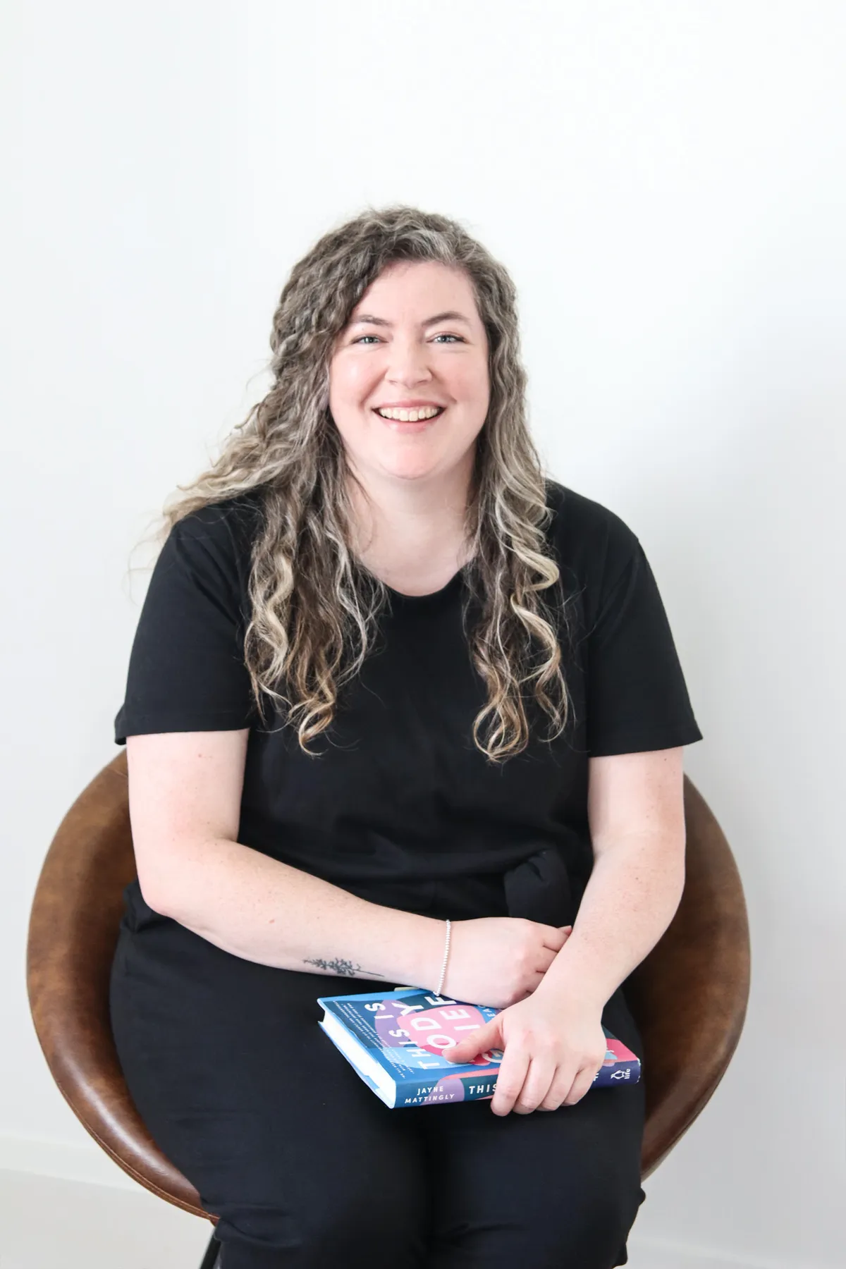 Portrait of Laura Shaw, body image coach and somatic practitioner