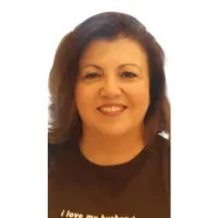 Stacey, founder of Giraffe Rich Momma, helping moms build online businesses from home