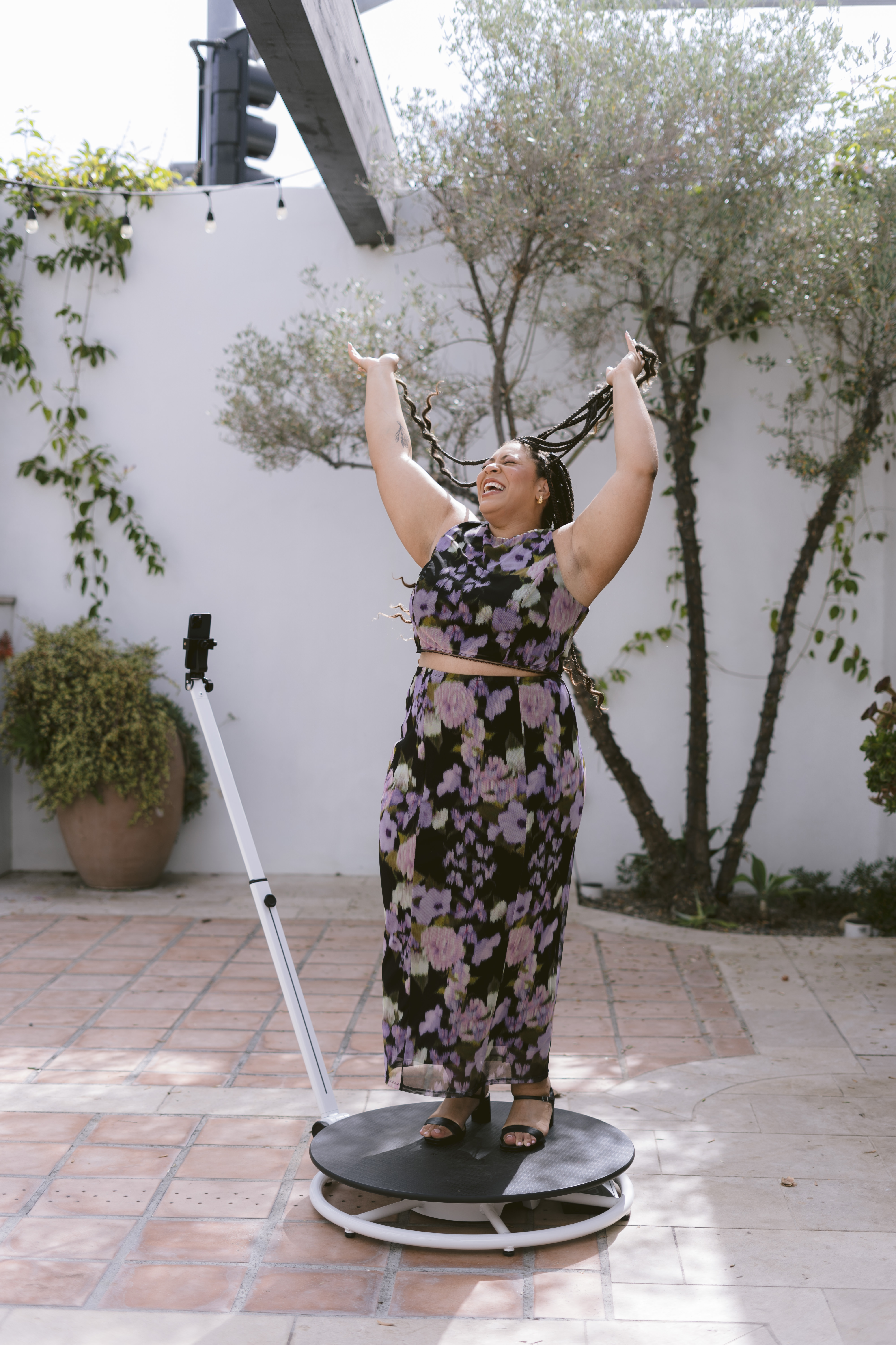 lady dancing on a 360 video photo booth