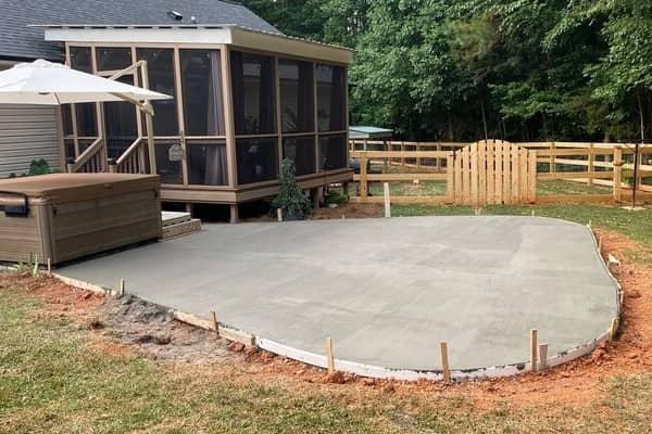 Residential concrete organic shaped patio in Mooresville NC