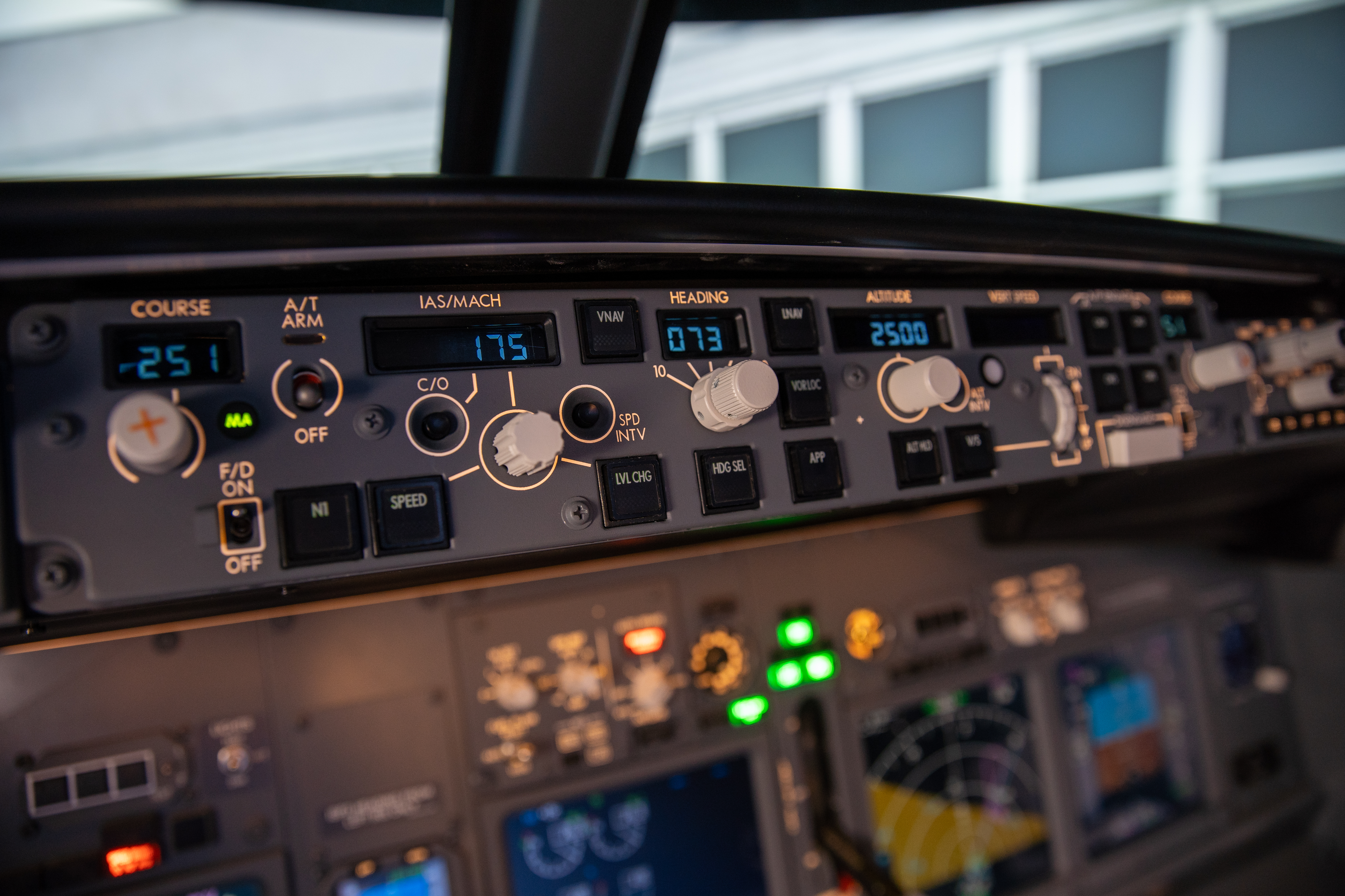 Boeing 737 autopilot controls