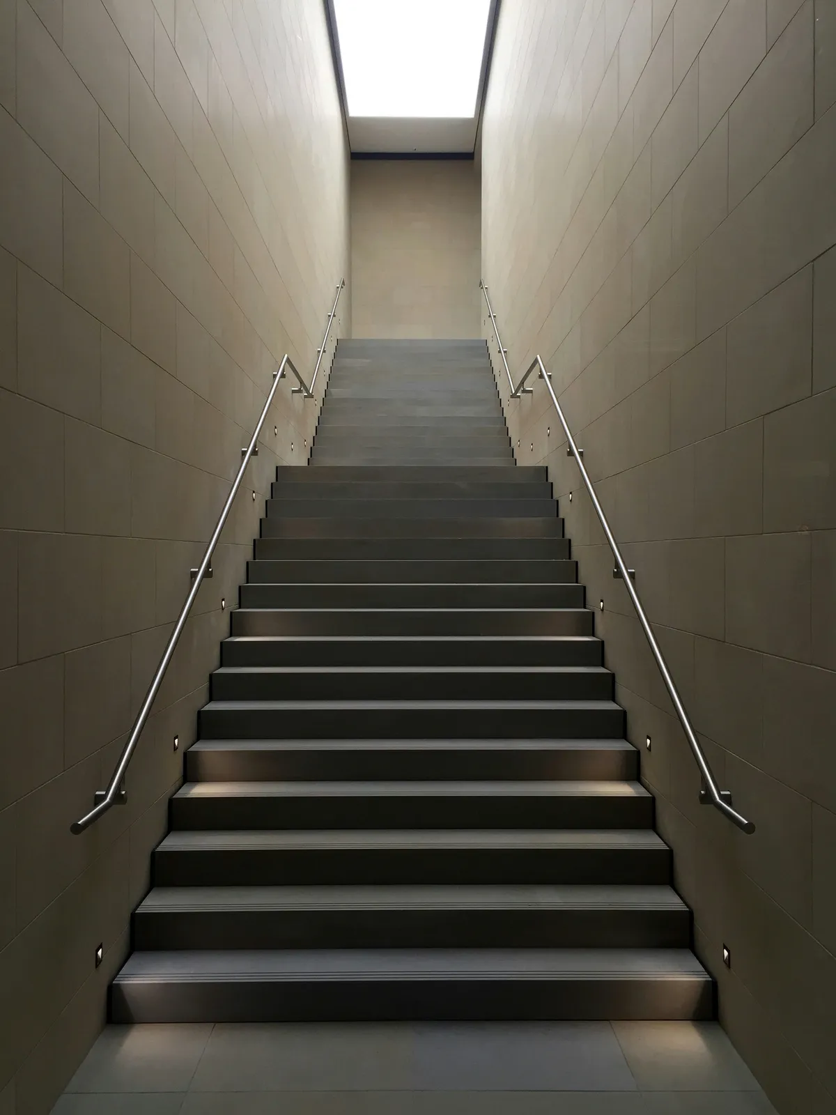 Staircase with a sturdy handrail