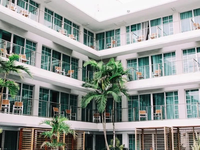 Motels & Hotels