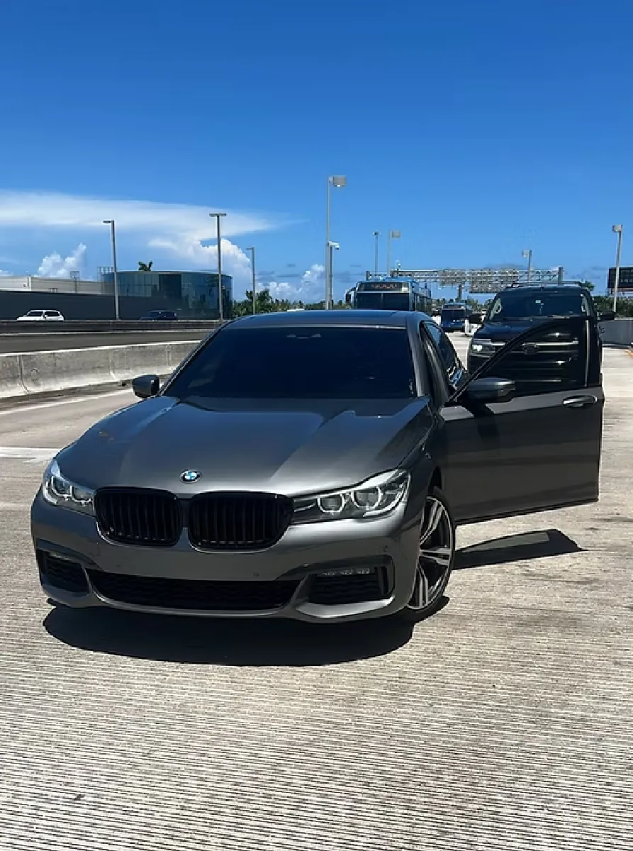 BMW 740i