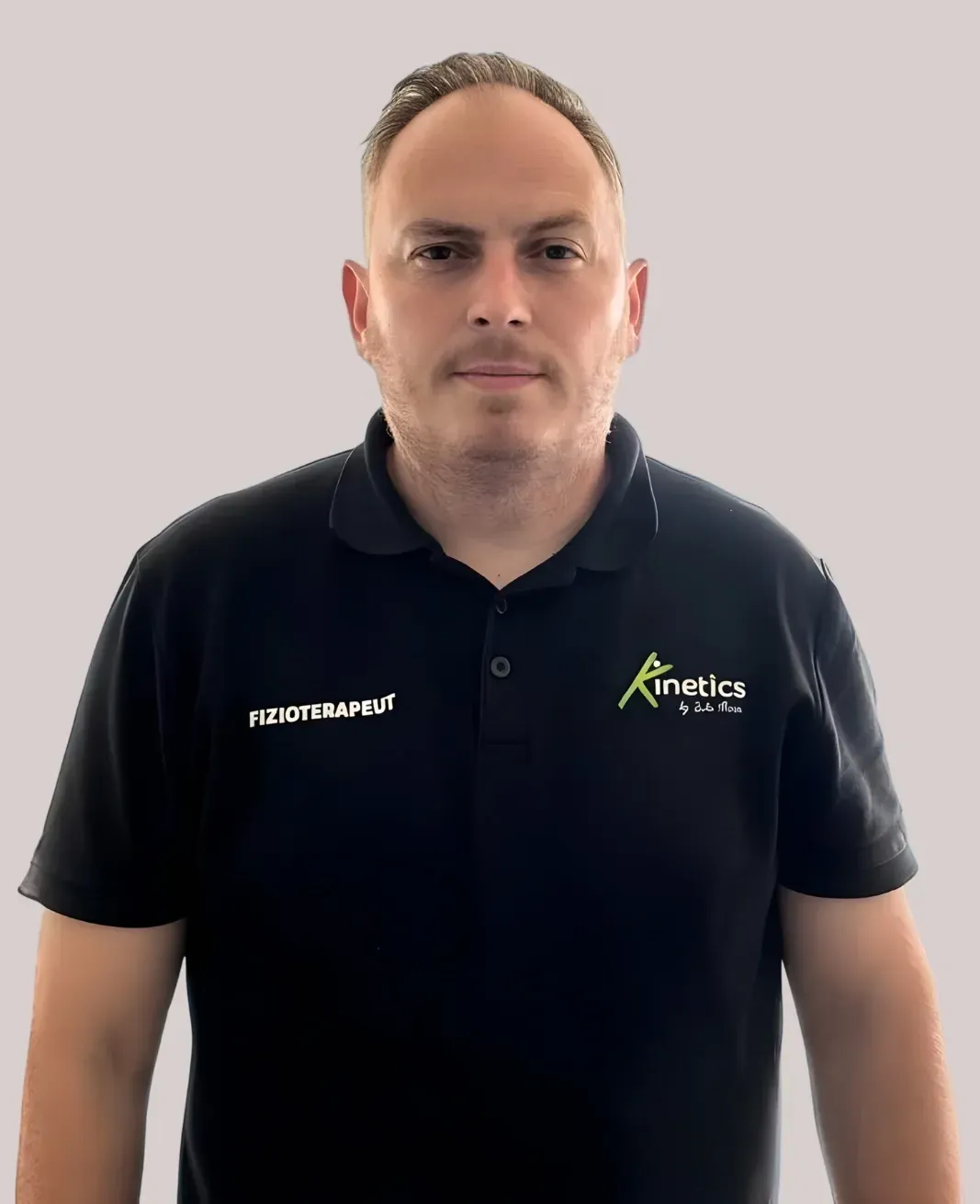 Sebastian Miron, fizioterapeut principal Kinetics, expert in kinetoterapie Timisoara si fizioterapie Dumbravita, recuperare medicala personalizata.