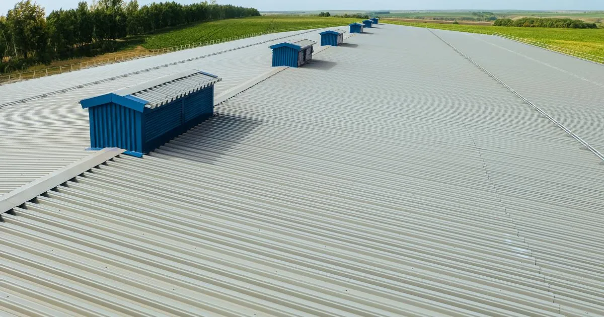 Florida business with recent metal roofing for commercial roof replacement. Helped boost energy efficiency.