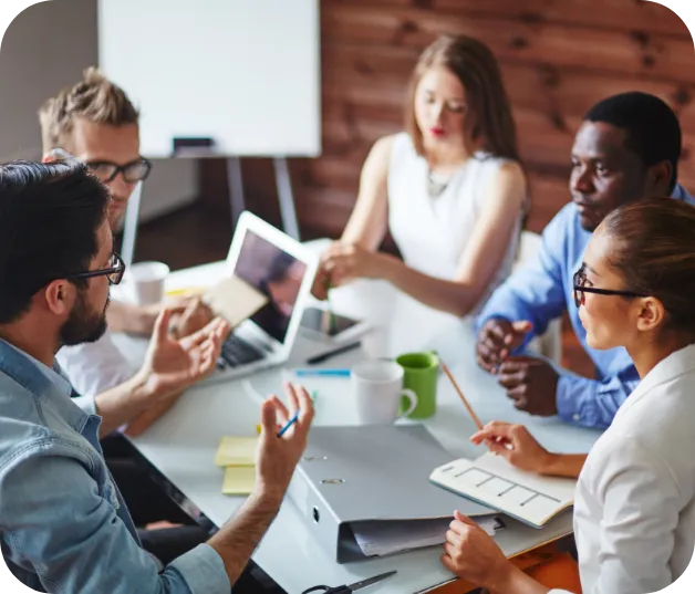 personas en reunion de negocios