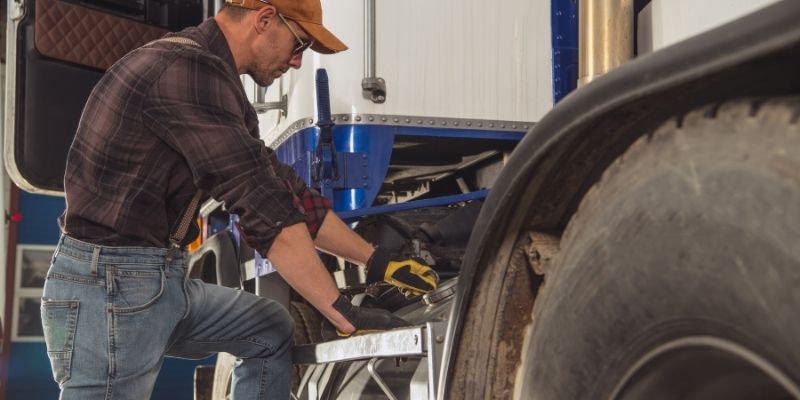 Save Time and Money With Professional Commercial Truck Mobile Repair Near Me Services
