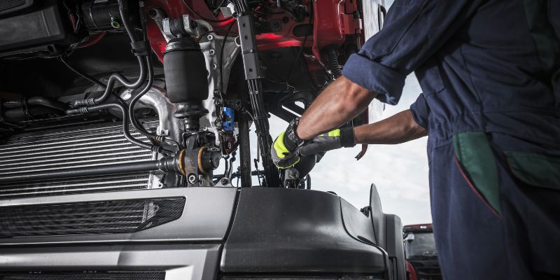 Top 4 Reasons Your Fleet Needs Mobile Diesel Truck Repair Now