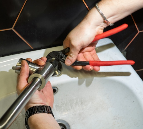 Fixture Installation & Bathroom and Kitchen Plumbing