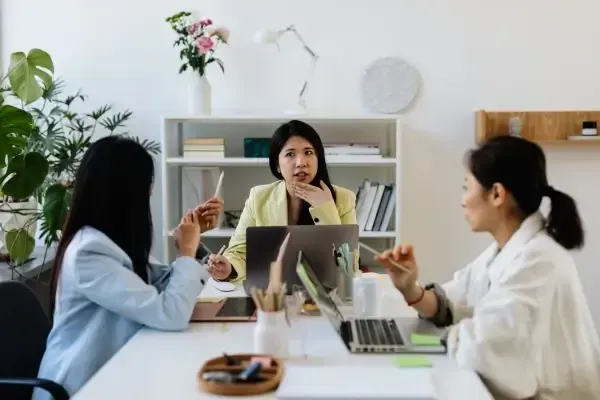 3 women working at a desk in office