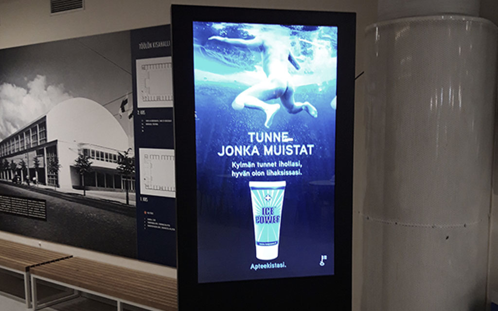Diginäyttö seinässä