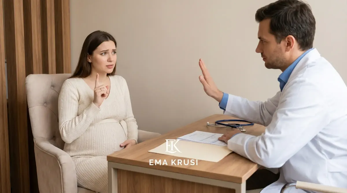 Femme enceinte exprimant son refus face à un médecin pendant une consultation prénatale sur les interventions médicales.