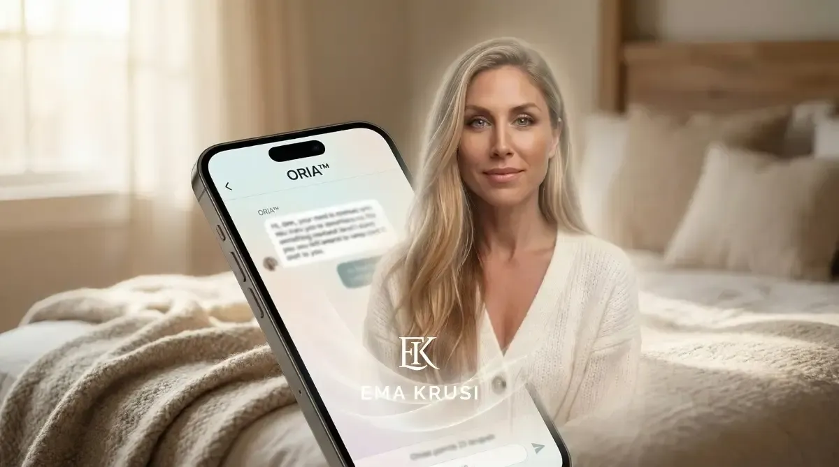 Femme enceinte utilisant ORIA™ sur son téléphone pour recevoir du soutien et des réponses pendant sa grossesse.