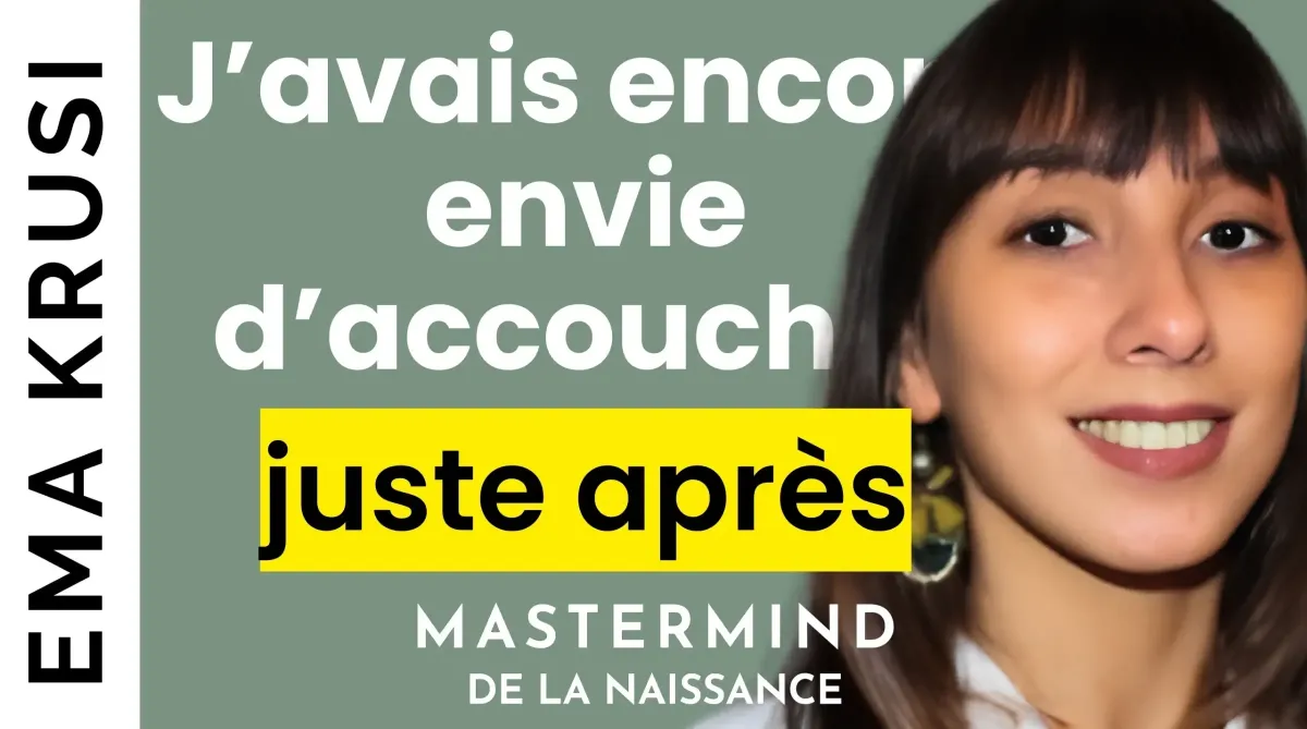 Portrait d’une jeune mère souriante partageant son expérience après l’accouchement, avec le message « J’avais encore envie d’accoucher juste après », témoignage sur une naissance naturelle positive et respectée.