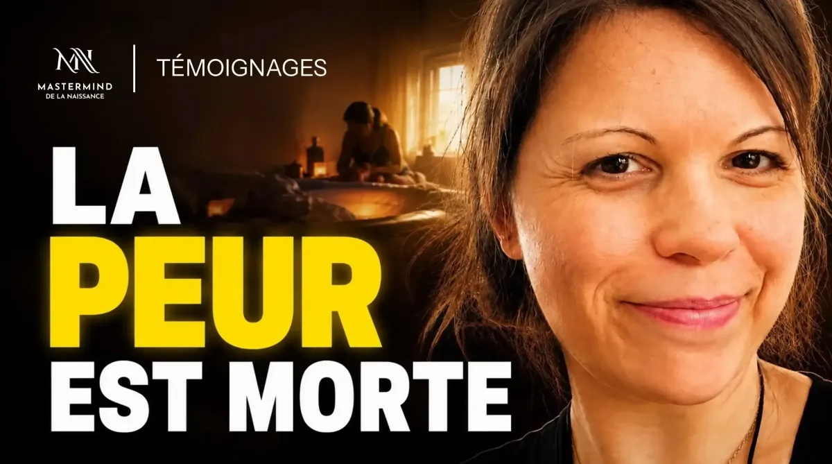 Des enfants découvrant avec émerveillement leur nouveau-né dans le lit familial, un matin lumineux.