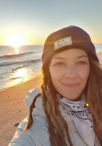 Warehouse epoxy flooring system with polyaspartic topcoat for long-lasting durability