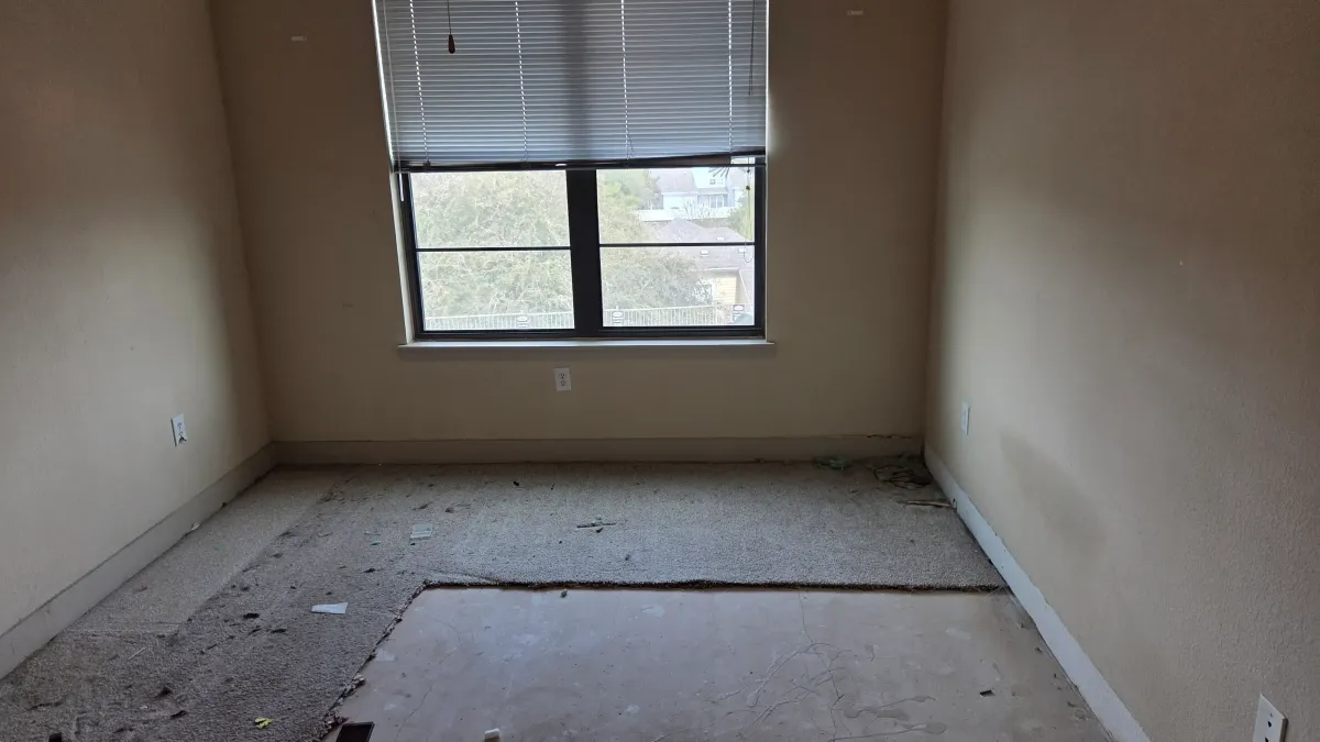 Apartment junk removal cleaned up and ready for carpet removal.
