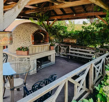 Outdoor Kitchens