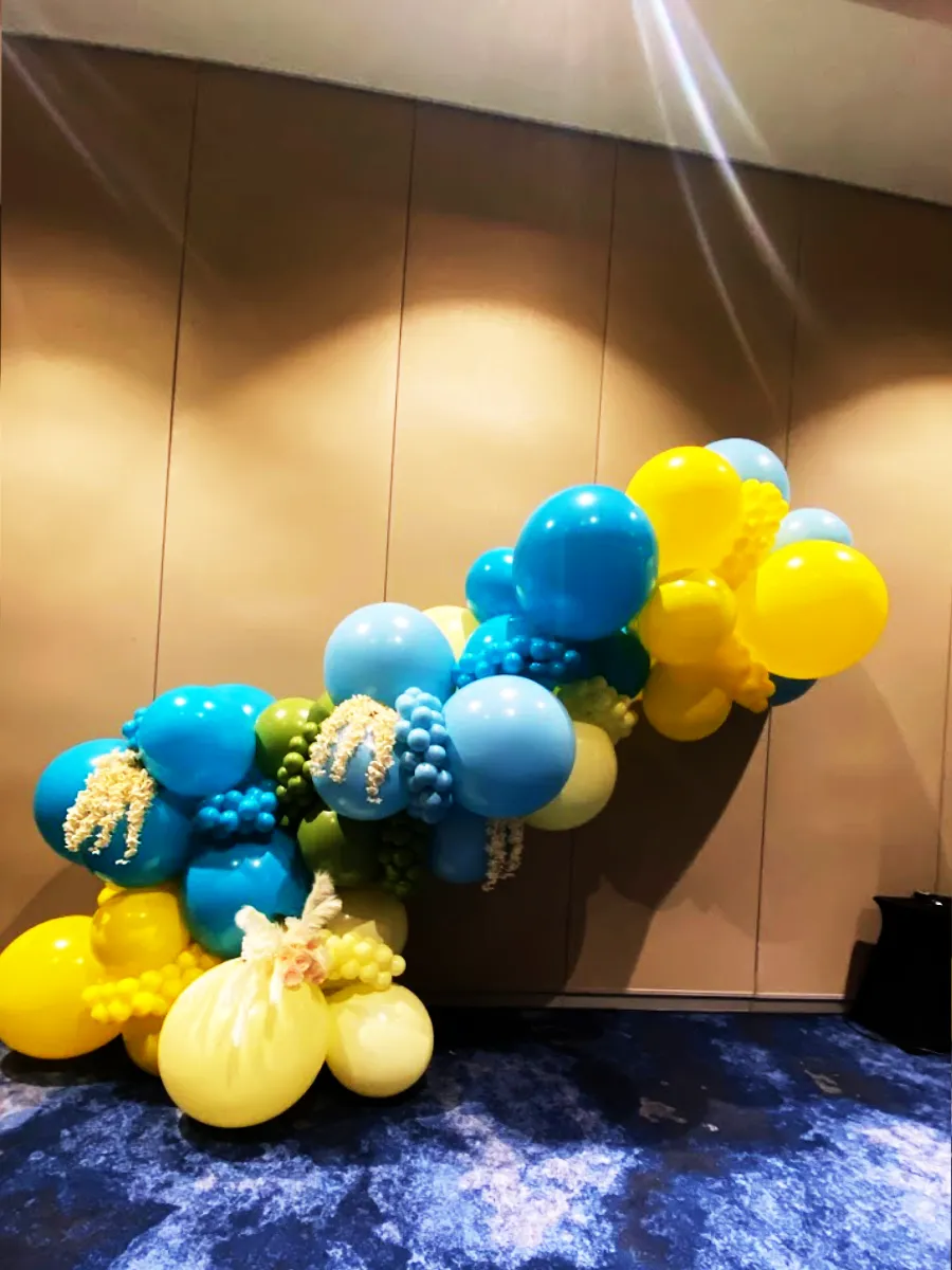 new york balloon garland