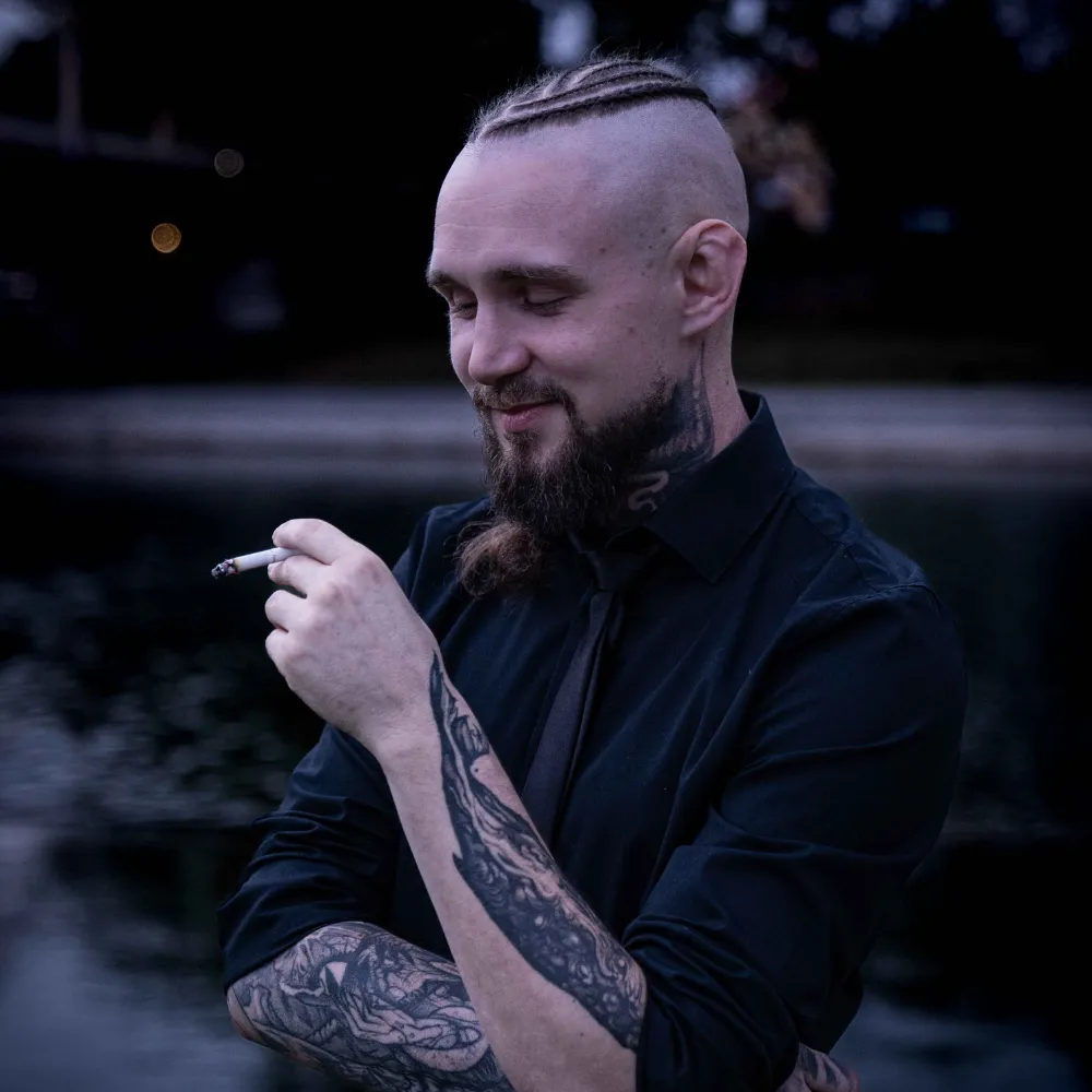 Erfahrener Tätowierer im Tattoo Studio Gersthofen