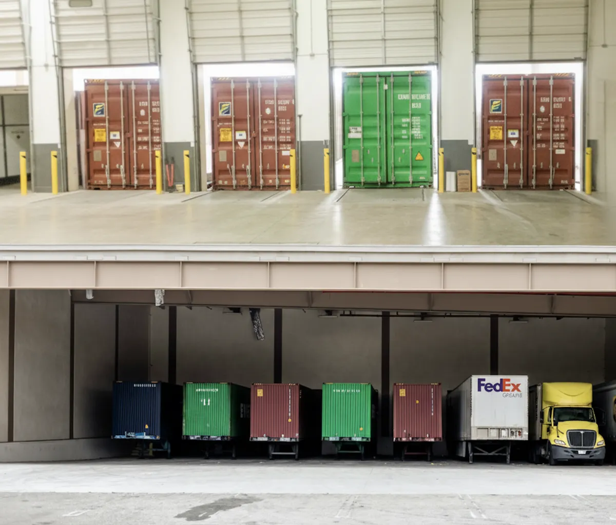 GSW 3PL loading dock with intermodal shipping containers — port drayage and container transloading services