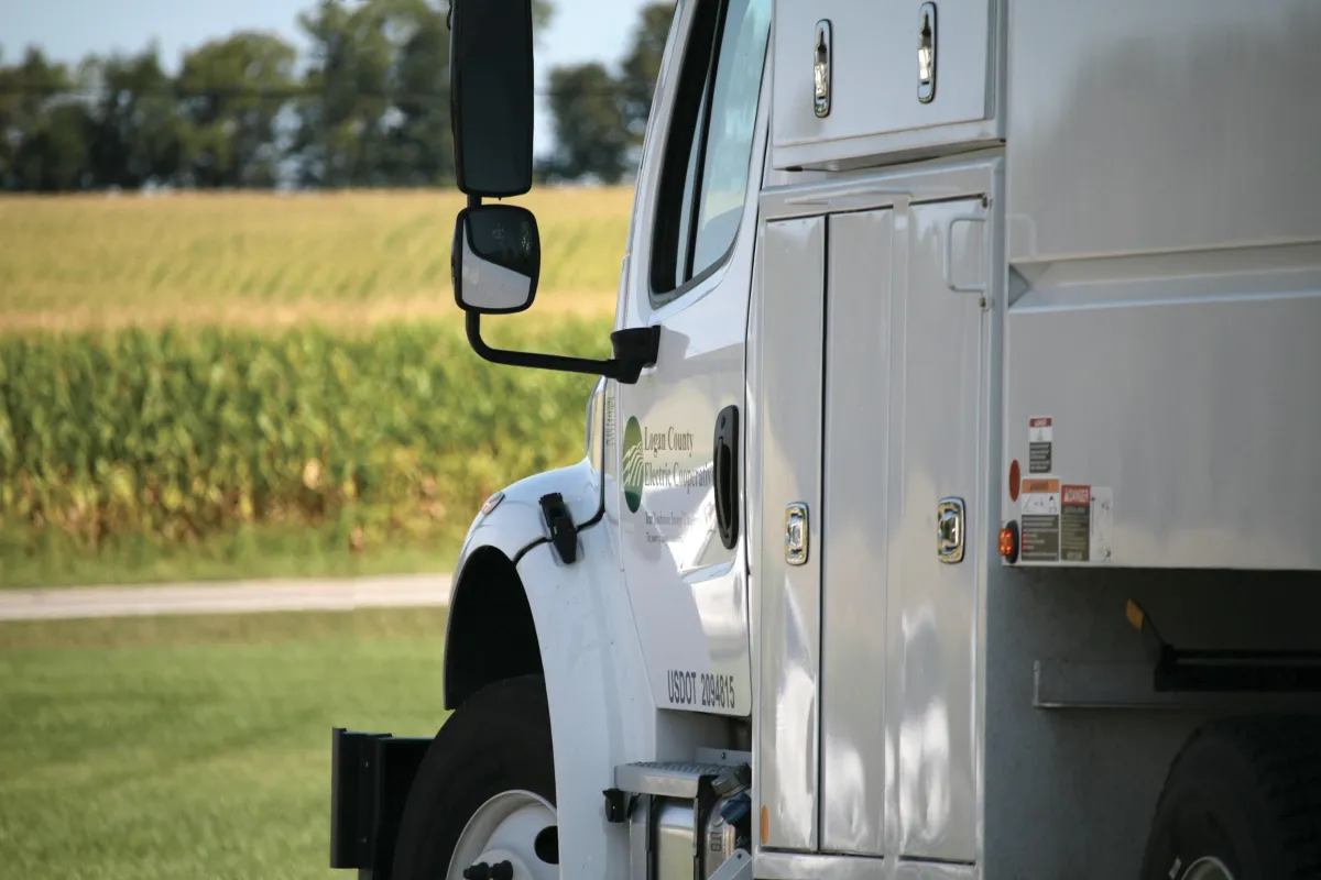 Contractor utility service truck with tool compartments