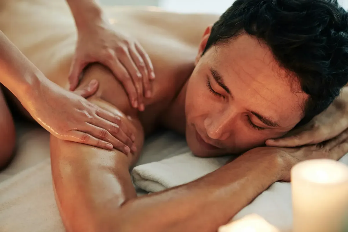Gentle therapy for frozen shoulder pain relief