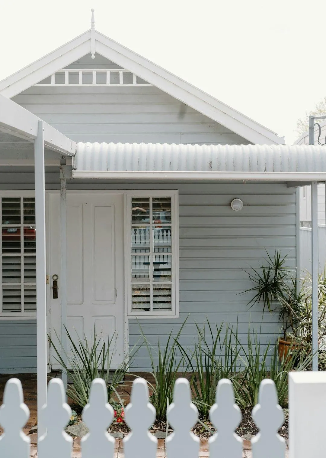 6 Things You Need to Know Before Getting Your Roof Cleaned