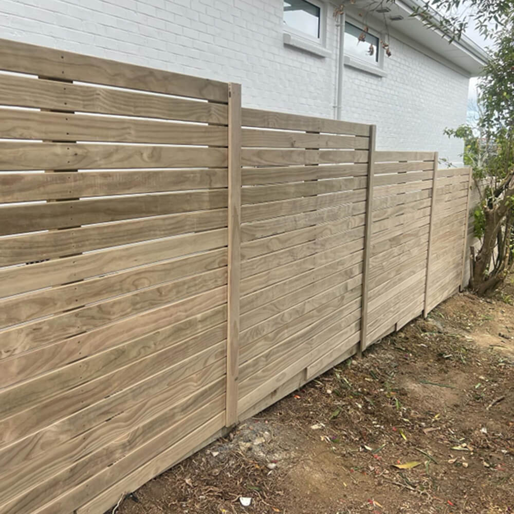 Horizontal slat fence installation in Auckland