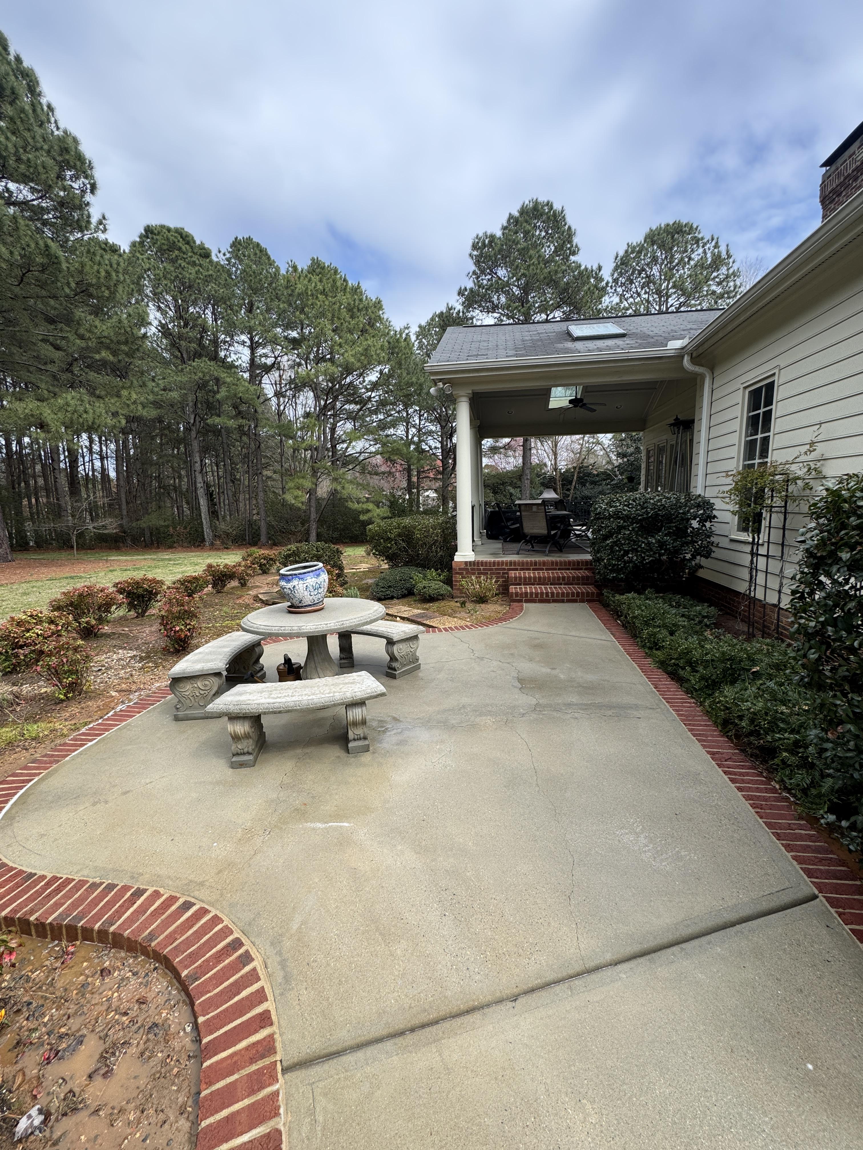 Pressure washing service in Holly Springs NC