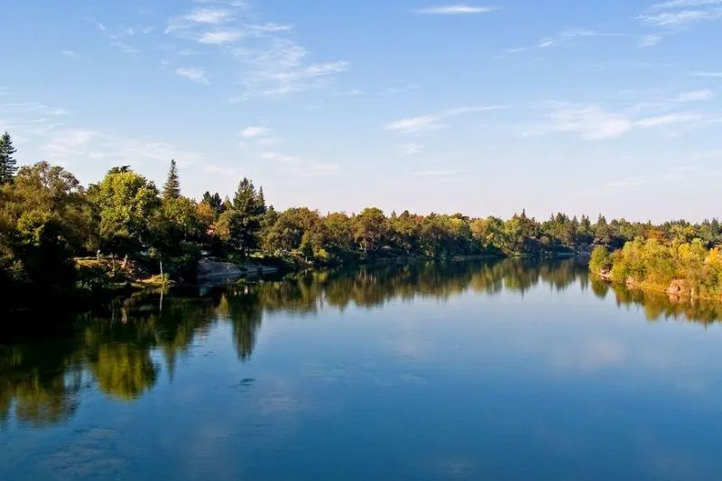 La Riviera, CA