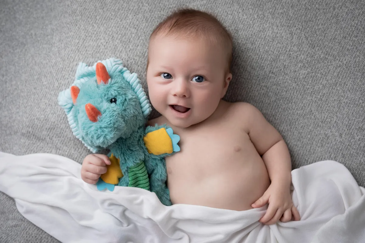 Baby portrait 3-5 months