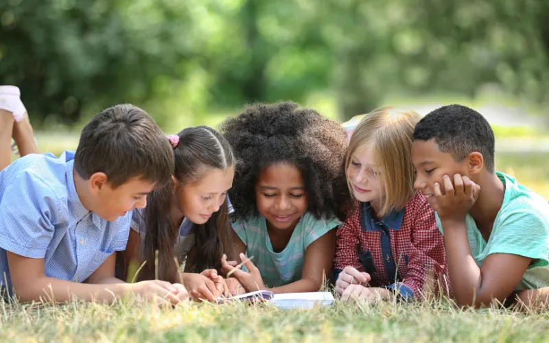 Philipa Gleeson-Payne - children reading image