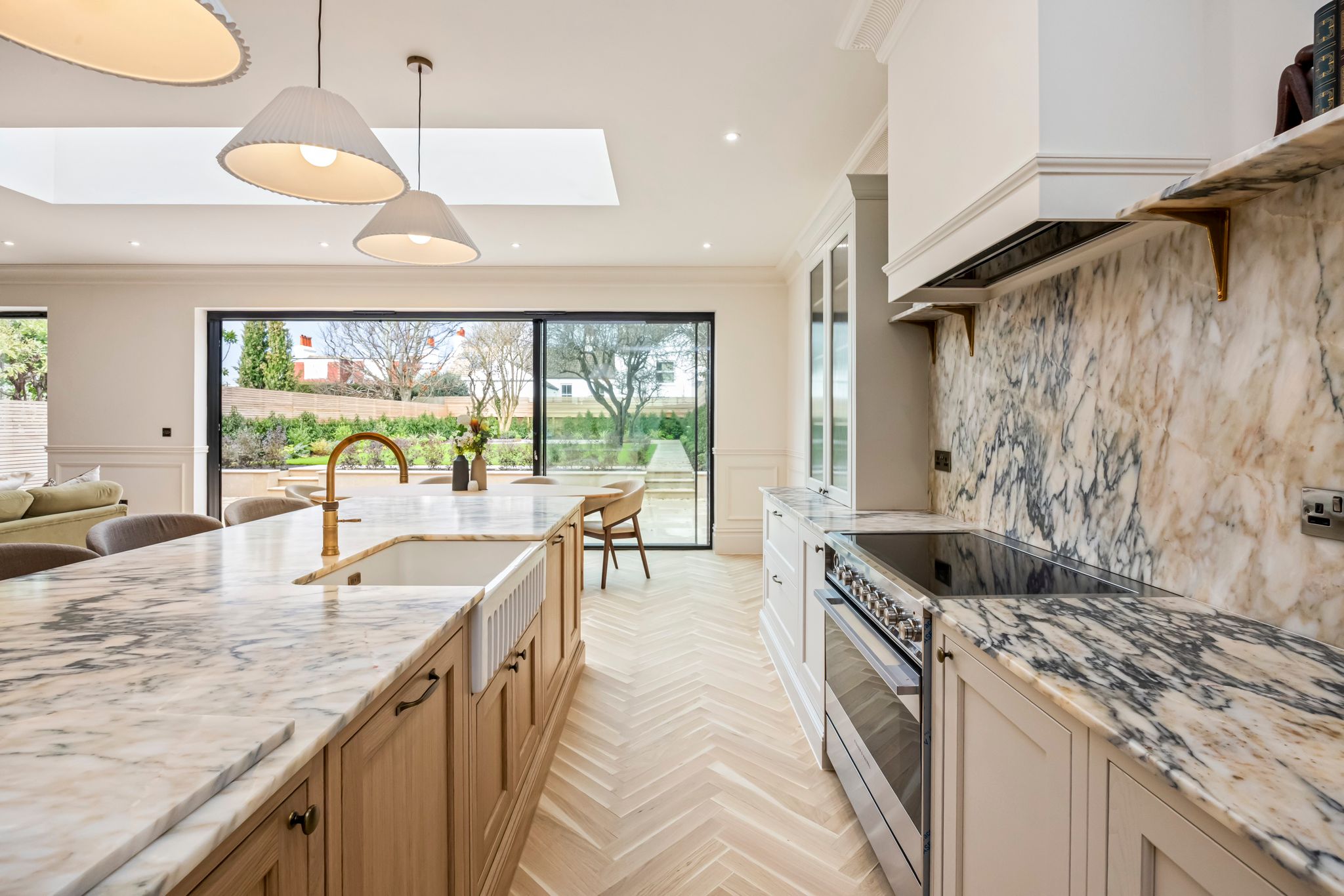 Bespoke fitted kitchens in Hove with made to measure cabinets and oak worktops