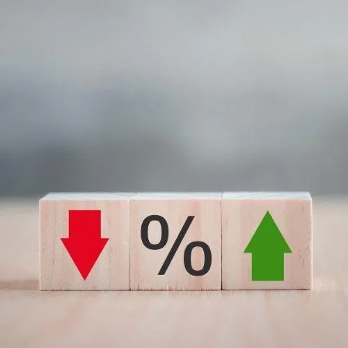 blocks showing interest rates going up and down