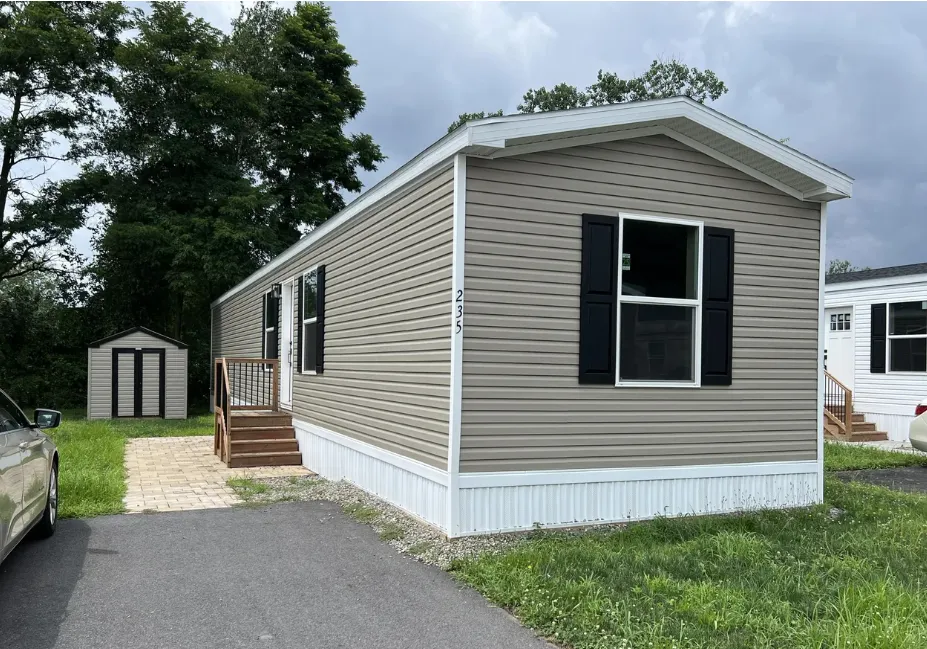 Spacious double-wide manufactured home in Harrisburg, PA