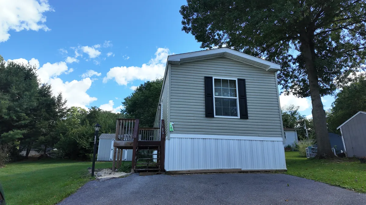 Expansive luxury model manufactured home in Allentown, PA