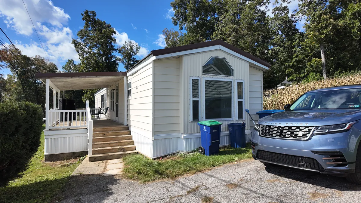 Spacious double-wide manufactured home in Harrisburg, PA