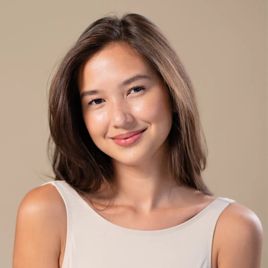 A generic picture of a woman smiling.