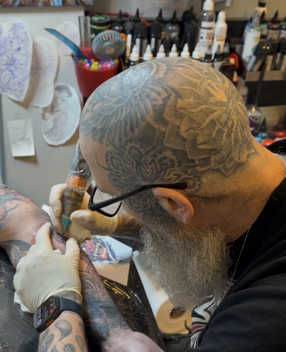 red white and black no smoking sign