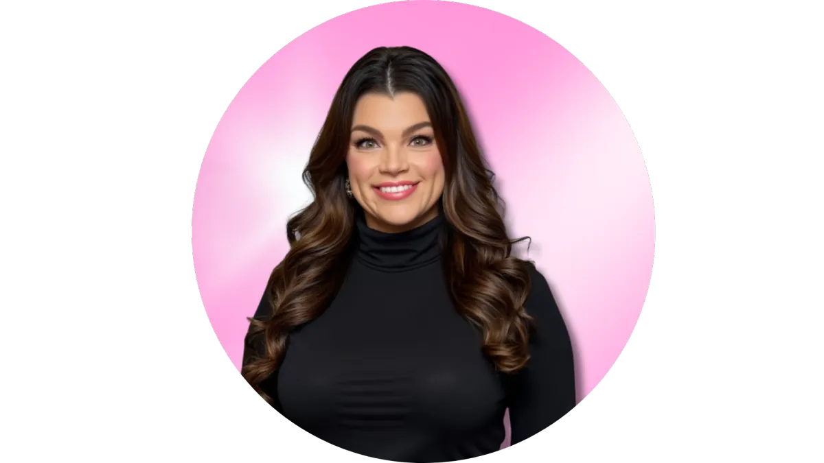 Hailey Cunningham, co-founder of SheScales — digital product strategist and done for you online business mentor helping women start and scale passive income streams