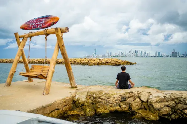 Playa tranquila en Tierra Bomba cerca de Cartagena